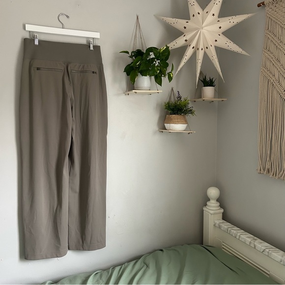 🩷ATHLETA VENICE WIDE LEG HIGH WAISTED HIGH RISE BEIGE NEUTRAL PANT SIZE MEDIUM - Picture 10 of 13